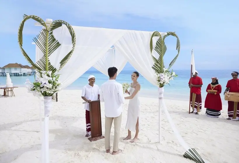 هتل Machchafushi Island Resort & Spa Maldives, The Centara Collection