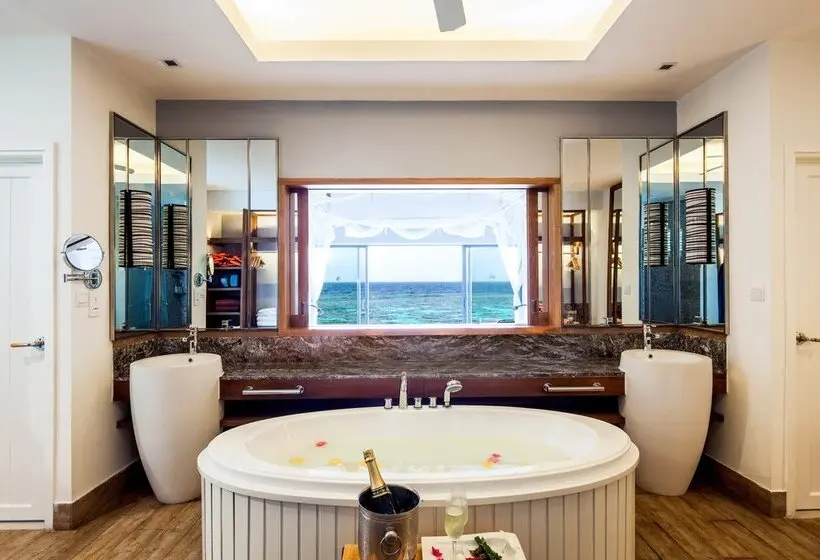 هتل Machchafushi Island Resort & Spa Maldives, The Centara Collection