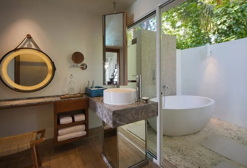 هتل Machchafushi Island Resort & Spa Maldives, The Centara Collection