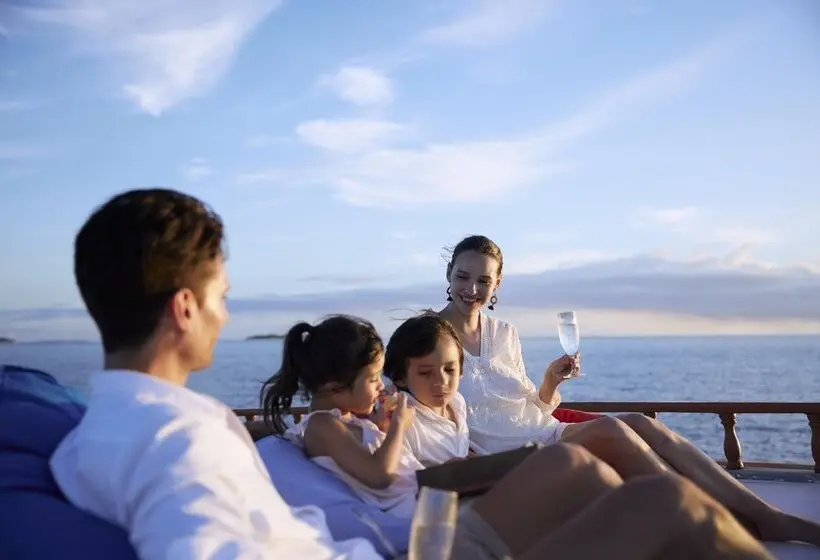 هتل Machchafushi Island Resort & Spa Maldives, The Centara Collection