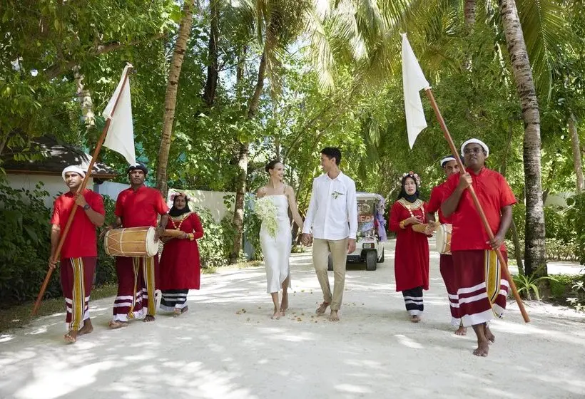 هتل Machchafushi Island Resort & Spa Maldives, The Centara Collection