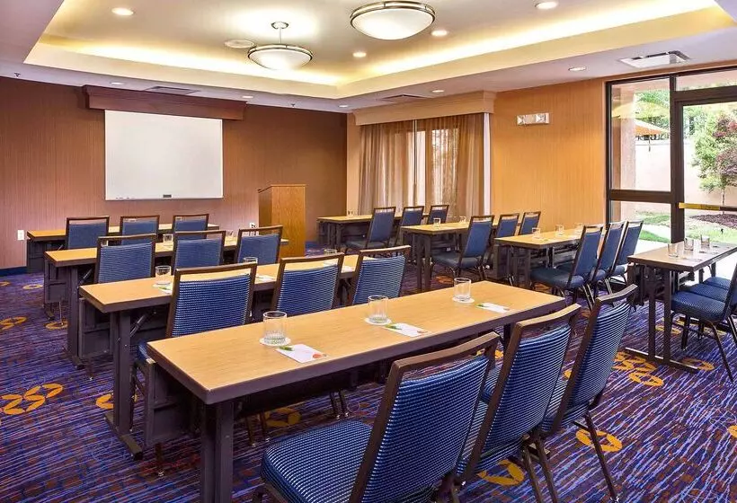 בית מלון כפרי Sonesta Select Durham Research Triangle Park