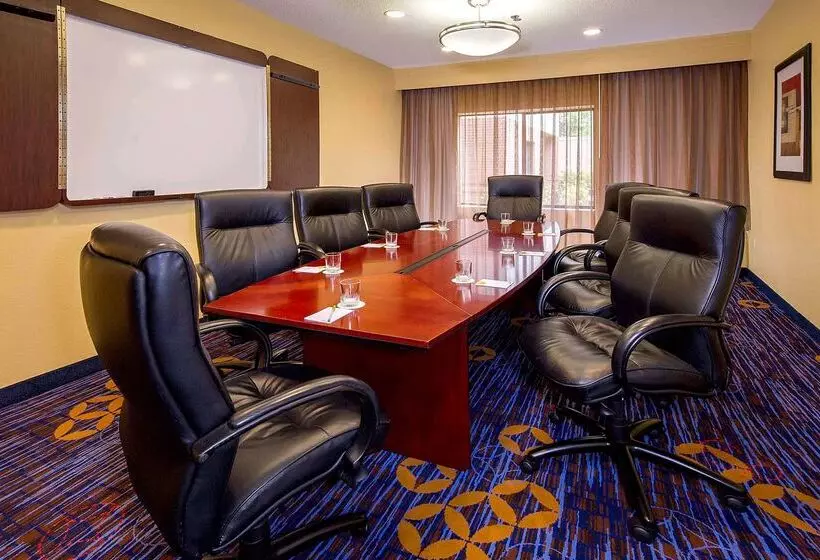 בית מלון כפרי Sonesta Select Durham Research Triangle Park