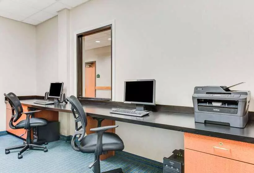 Отель Wingate By Wyndham York