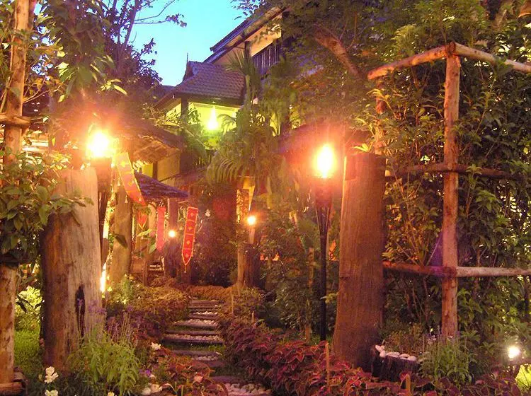 هتل Baan Thong Luang