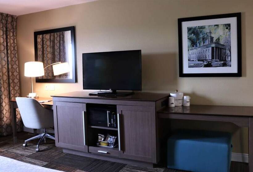 Отель Hampton Inn & Suites Fremont