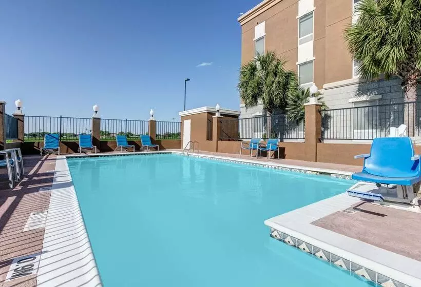 هتل Hampton Inn Kingsville