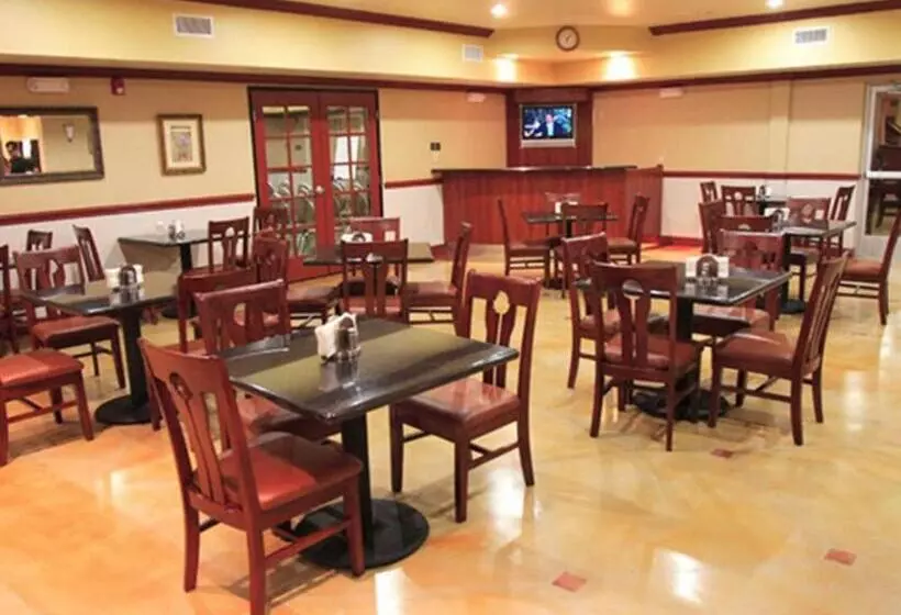 호텔 Holiday Inn Express And Suites Bakersfield Central By Ihg