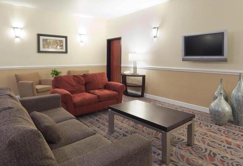 Отель Holiday Inn Express And Suites Bakersfield Central By Ihg