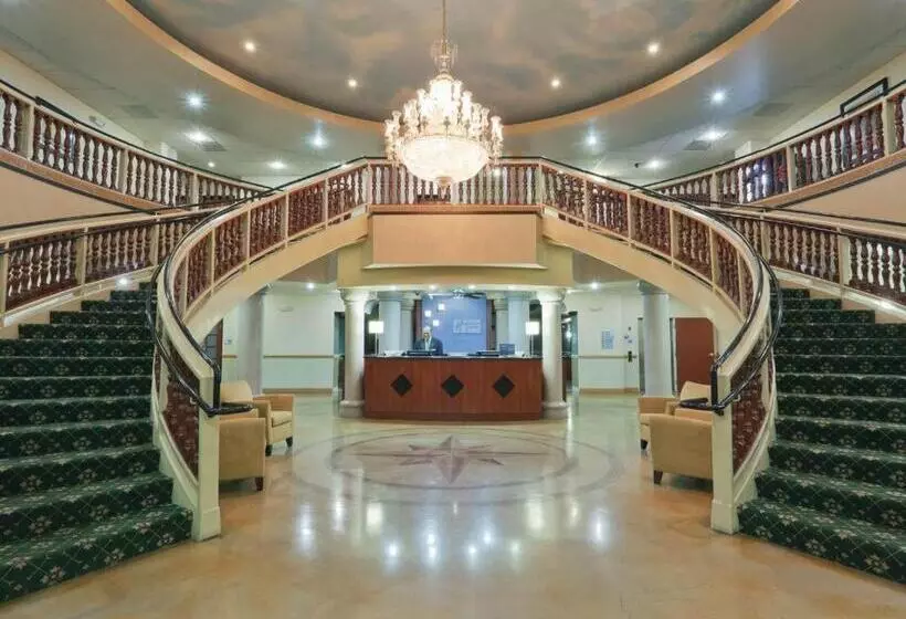 호텔 Holiday Inn Express And Suites Bakersfield Central By Ihg