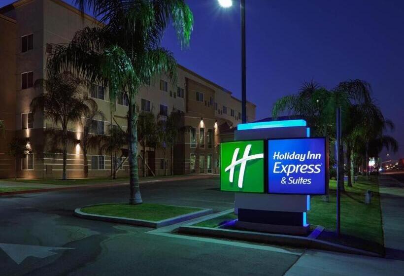 Отель Holiday Inn Express And Suites Bakersfield Central By Ihg