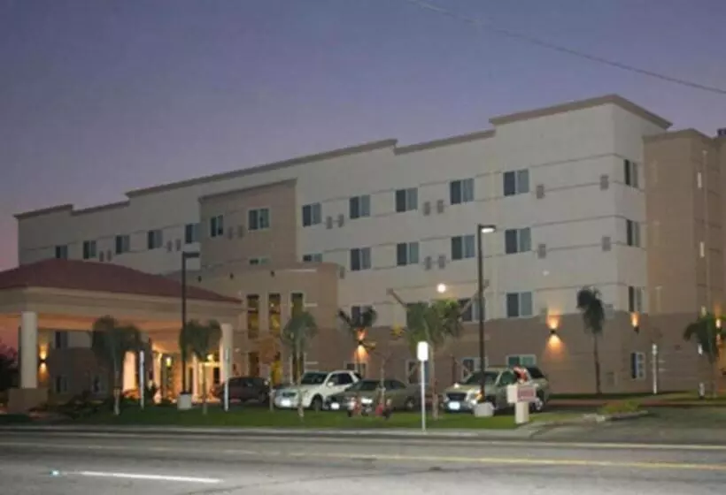 호텔 Holiday Inn Express And Suites Bakersfield Central By Ihg