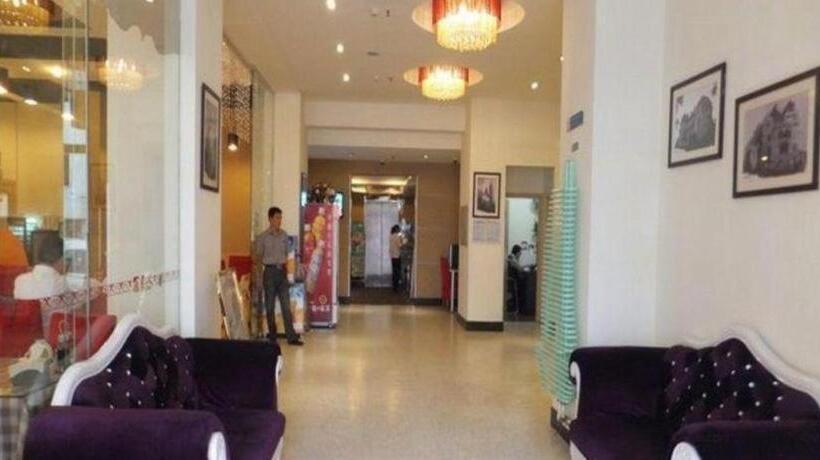 ホテル Jinjiang Inn Qingdao Wuxi Square Nanjing Road Metro Station