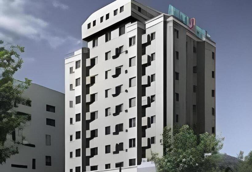 ホテル Jinjiang Inn Qingdao Wuxi Square Nanjing Road Metro Station