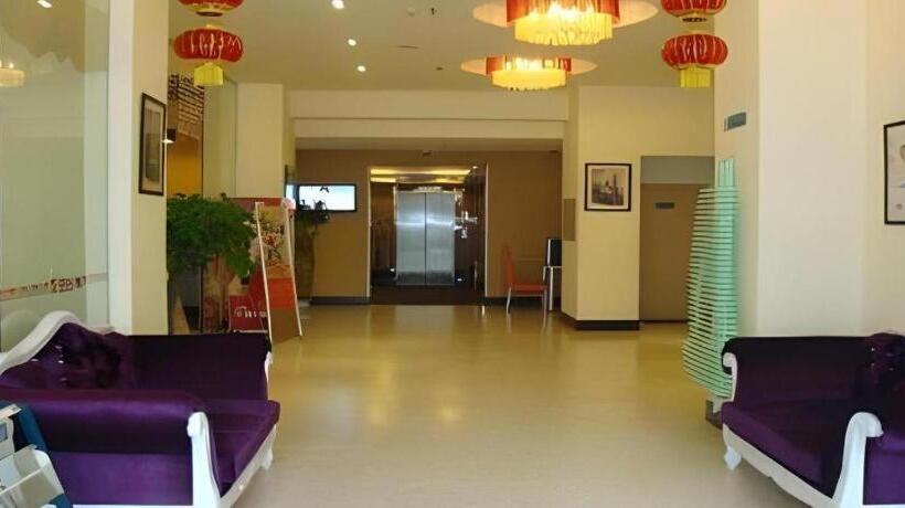 ホテル Jinjiang Inn Qingdao Wuxi Square Nanjing Road Metro Station