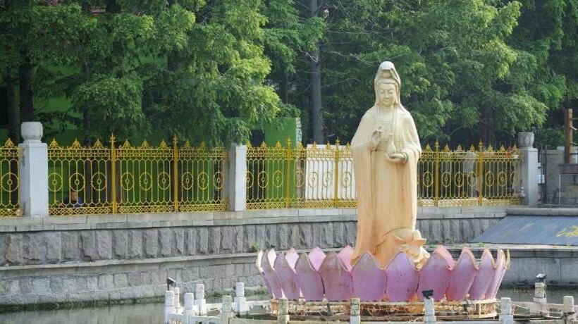 ホテル Jinjiang Inn Qingdao Wuxi Square Nanjing Road Metro Station