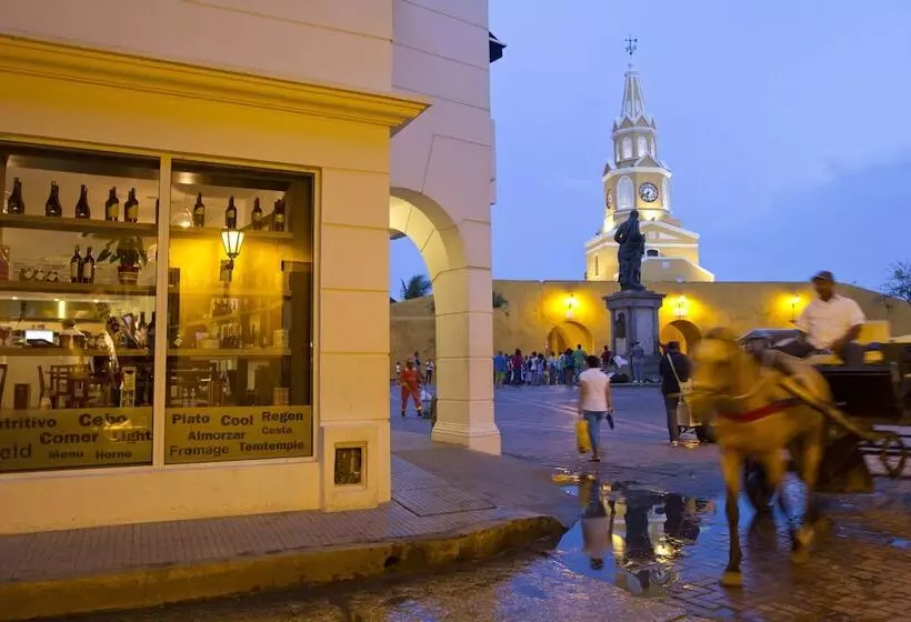 Отель NH Royal Urban Cartagena