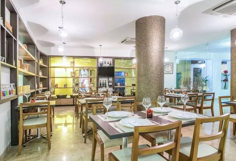 Отель NH Royal Urban Cartagena