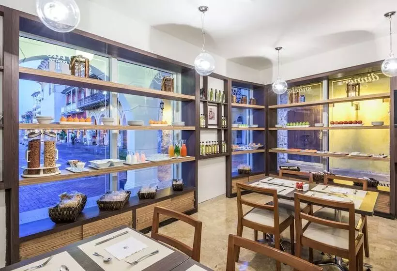 Отель NH Royal Urban Cartagena
