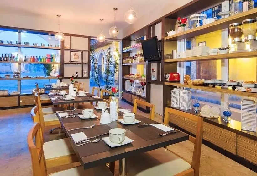 Отель NH Royal Urban Cartagena