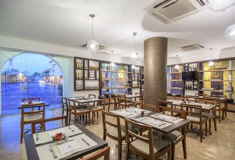 Отель NH Royal Urban Cartagena