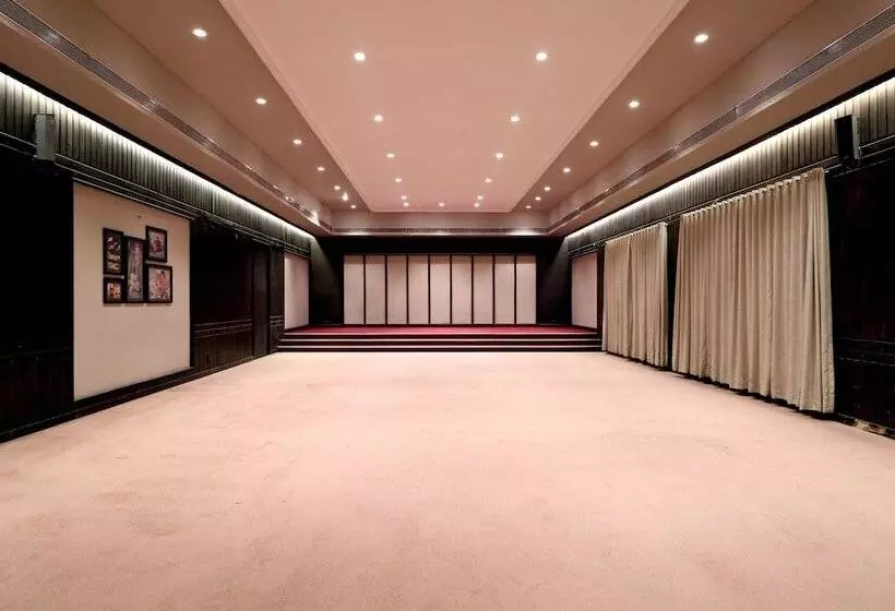 호텔 Aurangabad Gymkhana Club