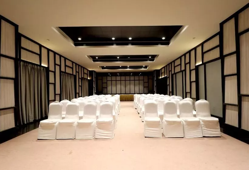 호텔 Aurangabad Gymkhana Club