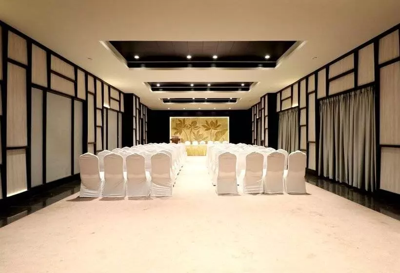 호텔 Aurangabad Gymkhana Club