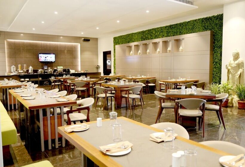 هتل Aurangabad Gymkhana Club