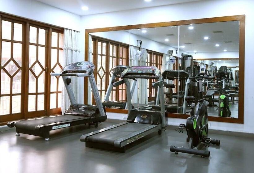 هتل Aurangabad Gymkhana Club