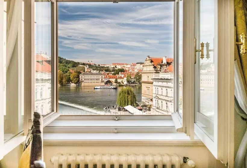 هتل Charles Bridge Palace