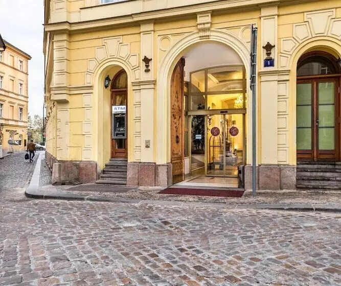 هتل Charles Bridge Palace