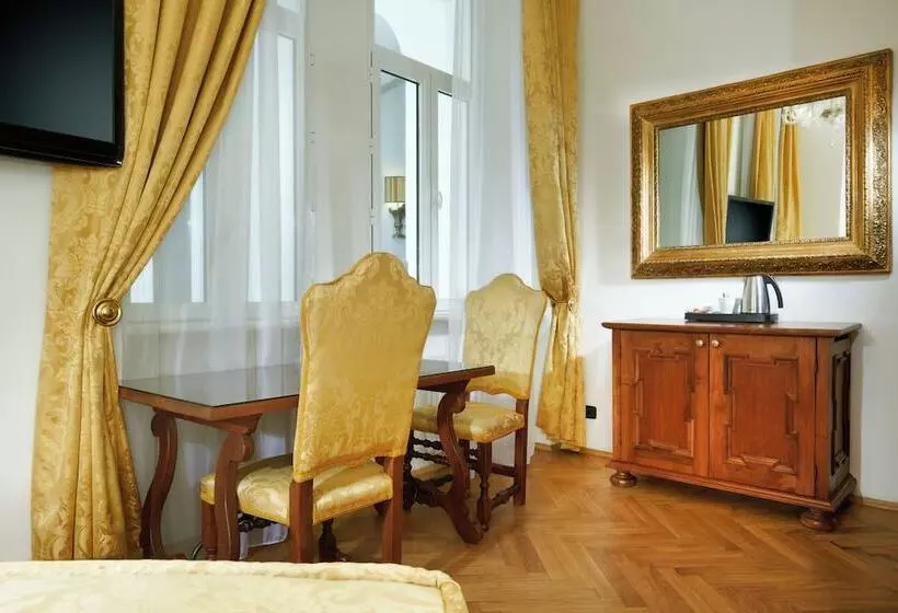 هتل Charles Bridge Palace