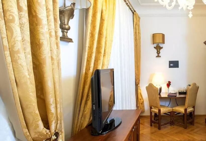 هتل Charles Bridge Palace