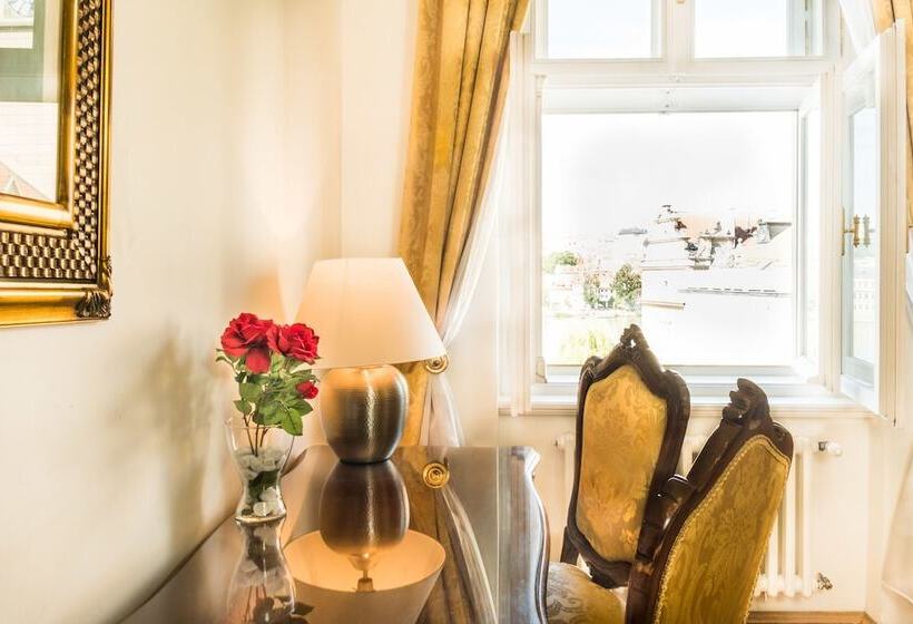 هتل Charles Bridge Palace