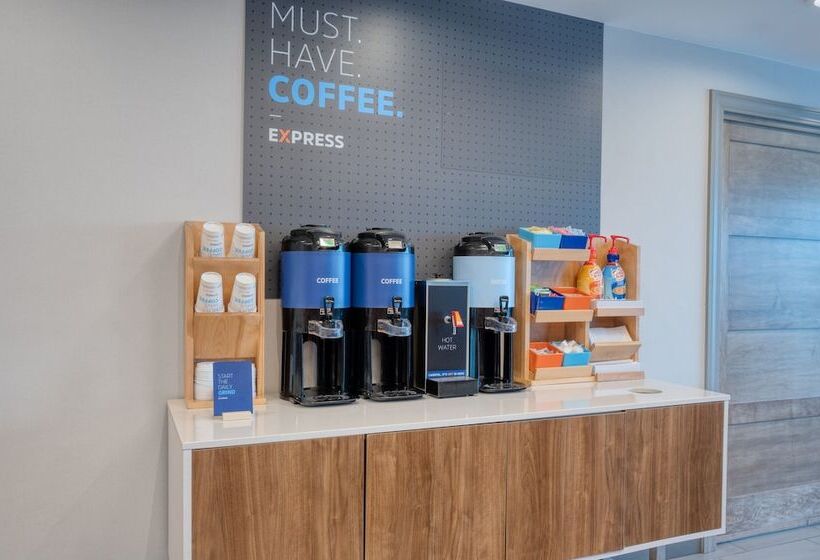 Holiday Inn Express Hotel & Suites Greenwood By Ihg