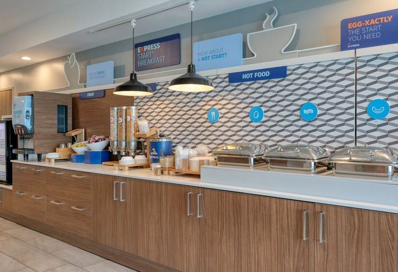 Holiday Inn Express Hotel & Suites Greenwood By Ihg