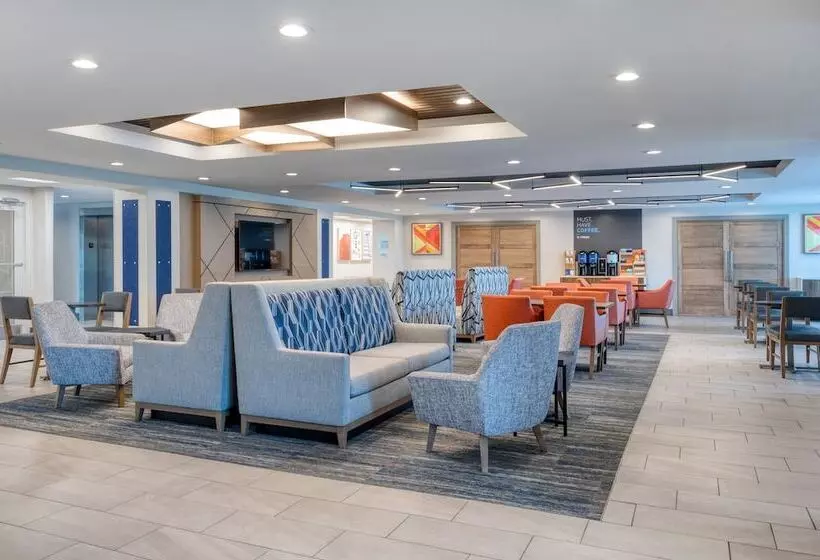 Holiday Inn Express Hotel & Suites Greenwood By Ihg