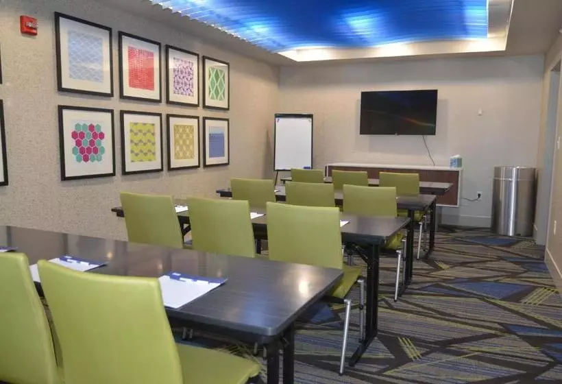 Holiday Inn Express Hotel & Suites Rochester, An Ihg