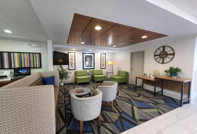 Holiday Inn Express Hotel & Suites Rochester, An Ihg
