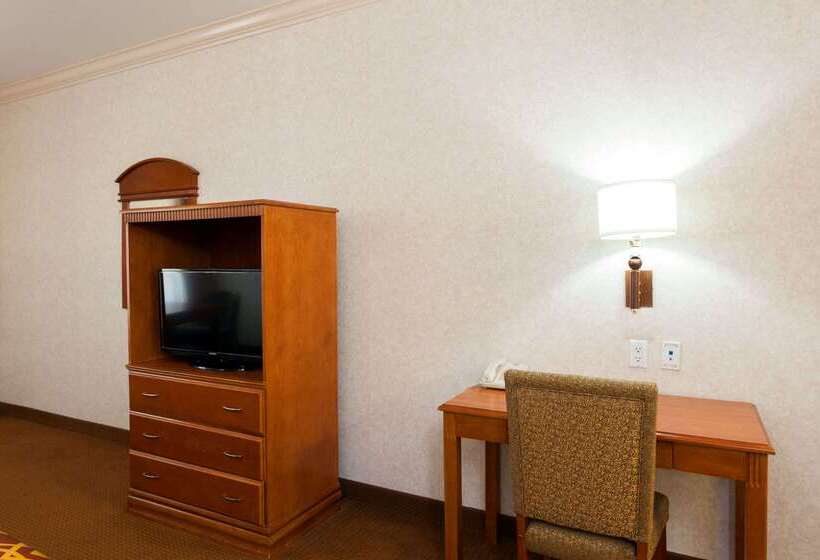 Howard Johnson Hotel & Suites By Wyndham Pico Rivera