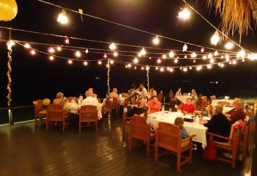 בית מלון כפרי Lipa Lodge Beach Resort