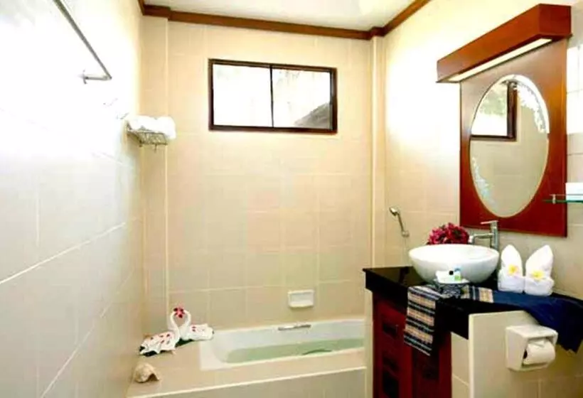 בית מלון כפרי Lipa Lodge Beach Resort