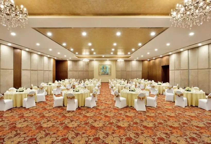 Radisson Blu Plaza Hotel Hyderabad Banjara Hills