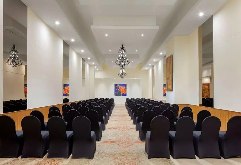 Radisson Blu Plaza Hotel Hyderabad Banjara Hills