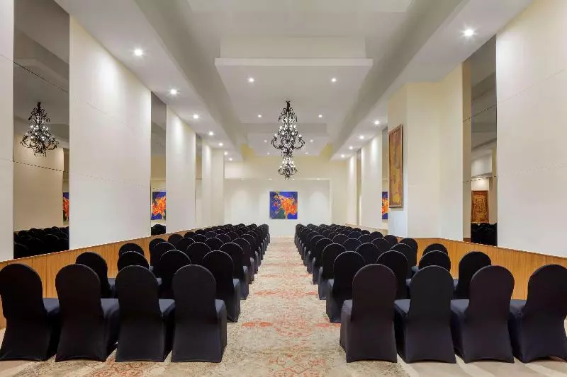 Radisson Blu Plaza Hotel Hyderabad Banjara Hills