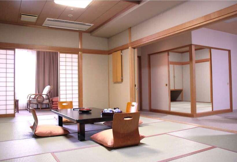 Hotelli 楽気ハウス甲斐路 Raki House Kaiji