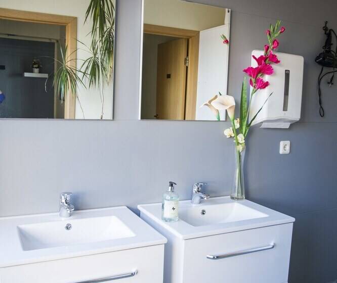 تختخواب و صبحانه Guesthouse Hvammur