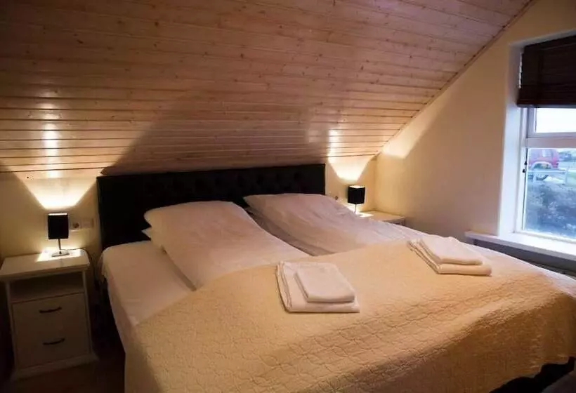 تختخواب و صبحانه Guesthouse Hvammur