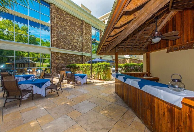 فندق Doubletree By Hilton North Charleston   Convention Center